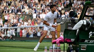 Novak Djokovic tendrá que pagar 8.000 dólares por romper su raqueta en la final de Wimbledon