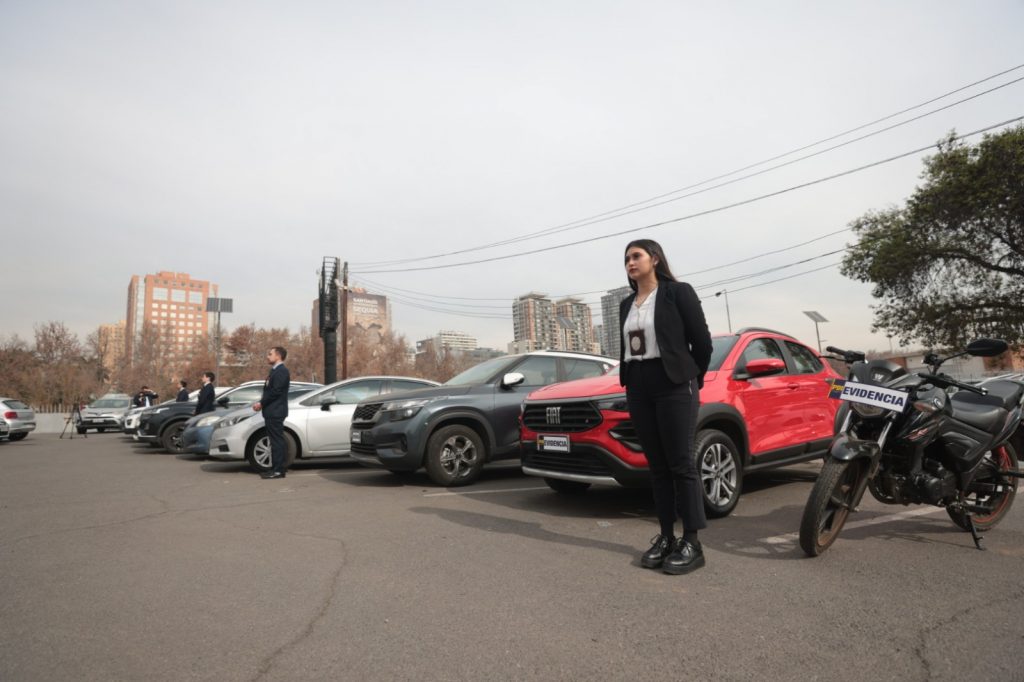 PDI incauta vehículos de médicos extranjeros detenidos en el marco de investigación por licencias fraudulentas