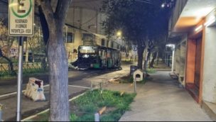 Bus RED se incendió cuando transportaba  pasajeros en la comuna de San Miguel