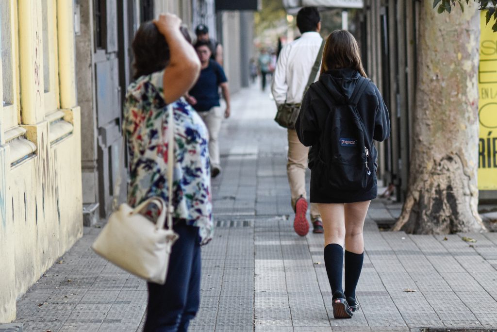 Niña de 13 años se encuentra extraviada tras salir de Pudahuel: Piden ayuda para encontrarla