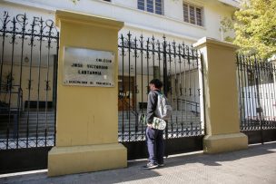 Tres bombas de ruido fueron detonadas en el Liceo Lastarria