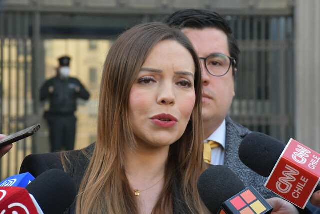 Camila Flores opina que Guillermo Teillier no merece duelo nacional: “No olvidar que es un criminal que hizo alarde de sus crímenes”