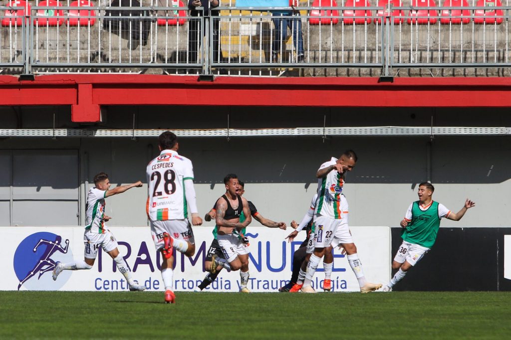 Cobresal remonta ante Ñublense y saca distancia en la tabla