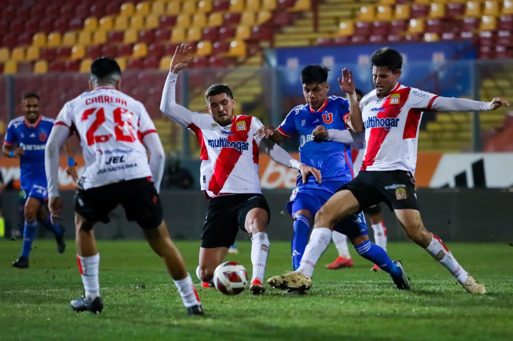 La U rescató un empate agónico ante Curicó Unido