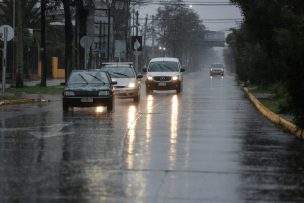 Sistema frontal: ¿qué comunas suspenden sus clases este lunes?