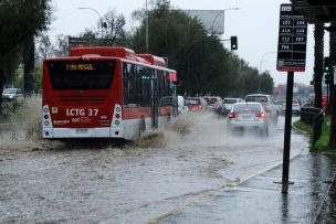 Declaran Alerta Amarilla en la Región Metropolitana advirtiendo peligro de aluviones y derrumbes