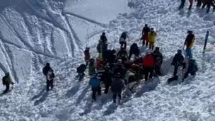 Carabineros rescata a tres personas tras avalancha en Chillán