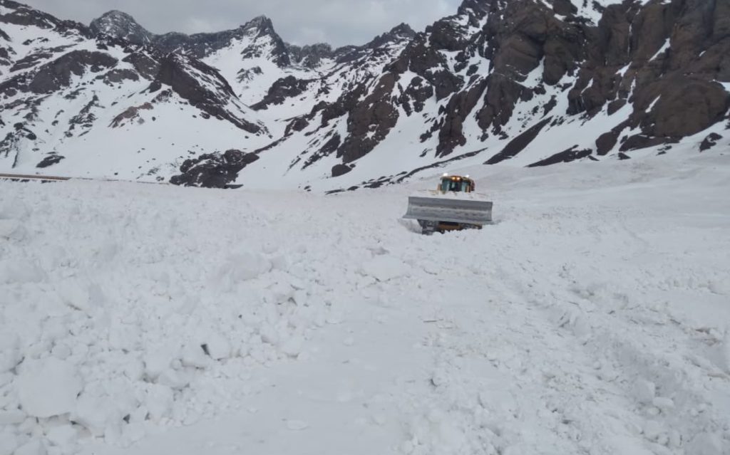 Complejo Los Libertadores se mantiene cerrado por nieve en la ruta