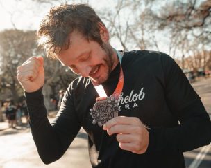 El gran logro celebrado con orgullo por Benjamín Vicuña en Buenos Aires