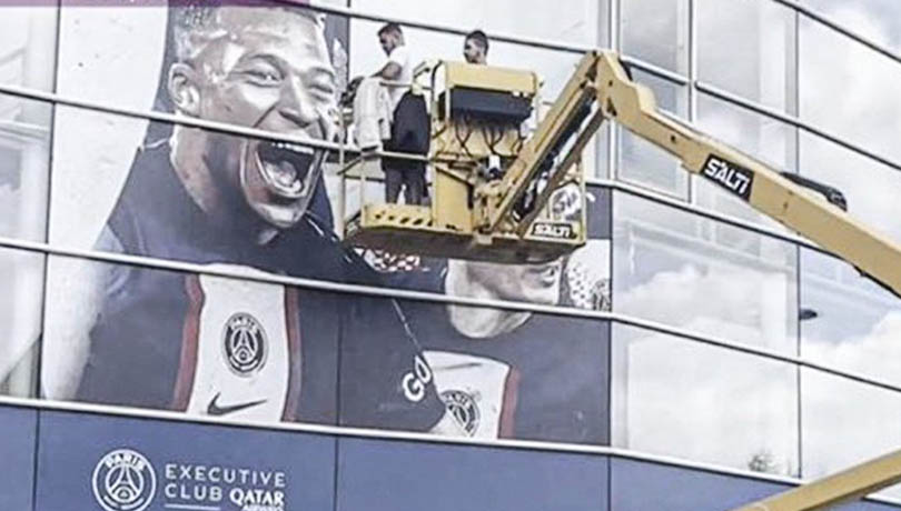 No hay tregua: PSG retira gigantografías de Mbappé del Parque de los Príncipes