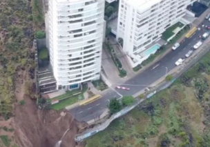 Socavón amenaza a edificio en Viña del Mar: 25 personas fueron evacuadas y alcaldesa responsabiliza al MOP