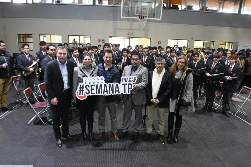Más de 800 estudiantes descubren carreras tecnológicas, modernas y con alta empleabilidad en gran Feria Vocacional RM