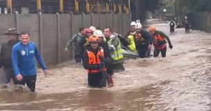 Curicó: Familias fueron rescatadas por Carabineros desde sus hogares anegados