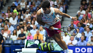 Carlos Alcaraz arrasó a Lloyd Harris y sigue en carrera en el US Open