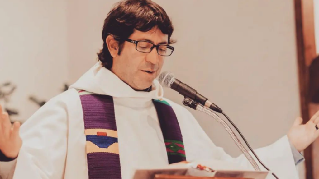 Sagrados Corazones inicia “investigación previa canónica” contra el sacerdote y capellán de La Moneda, Nicolás Viel