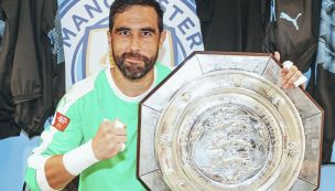 El City recuerda al “héroe” Claudio Bravo en la previa de la Community Shield