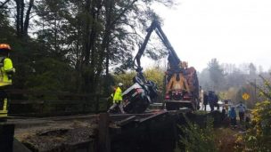 Accidente automovilístico deja a dos personas fallecidas: Vehículo perdió el control y cayó a un río en La Araucanía