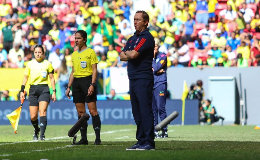 Luis Mena se mostró ilusionado con el grupo de la Roja femenina en Santiago 2023