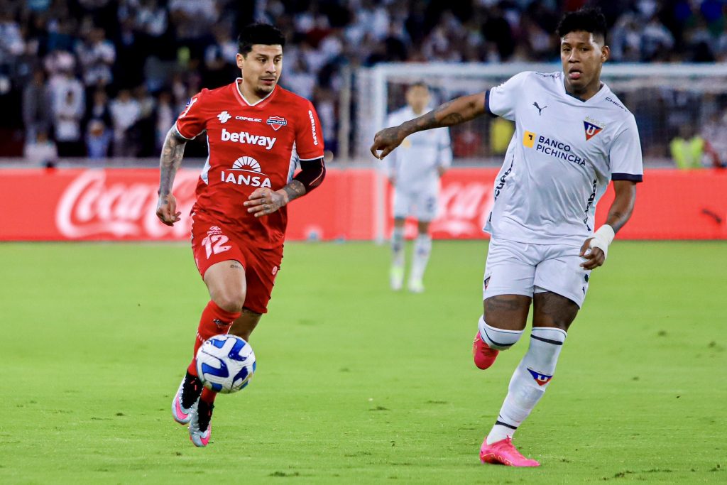 Ñublense batalló y quedó eliminado en penales por Copa Sudamericana
