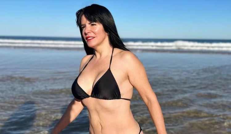 “Con todo respeto pero…”: Anita Alvarado genera comentarios tras posar con diminuto bikini en Australia