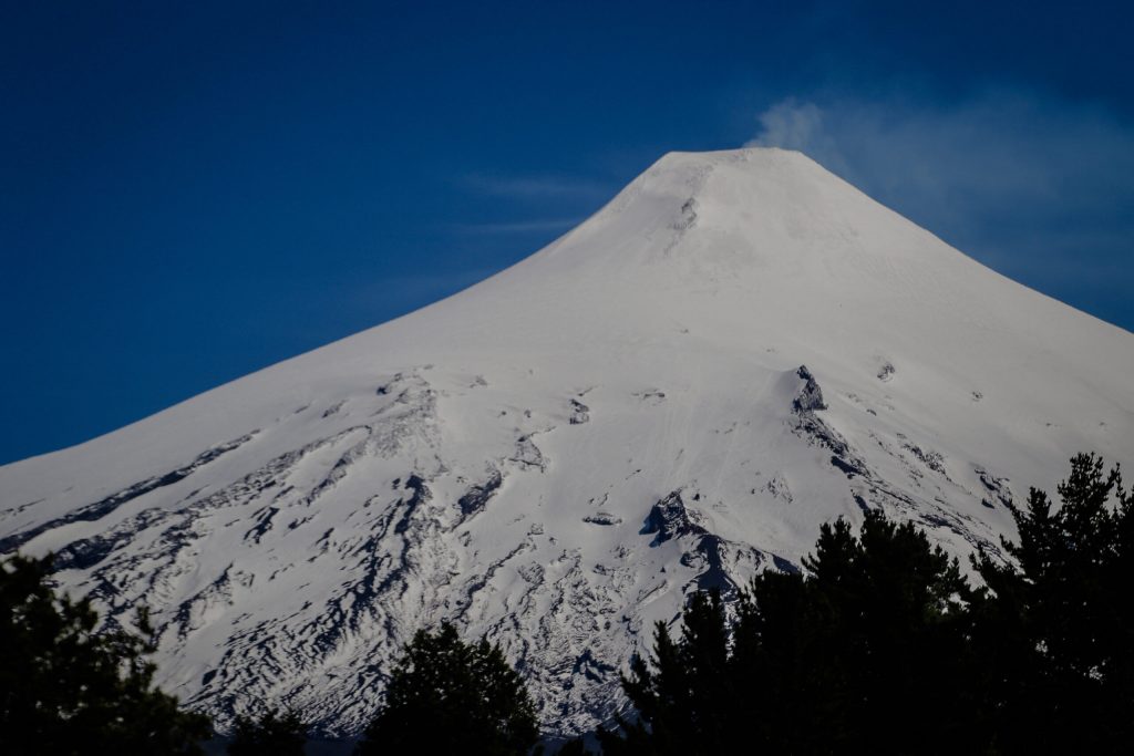 Carabineros rescata a andinista que sufrió accidente en volcán Puyehue