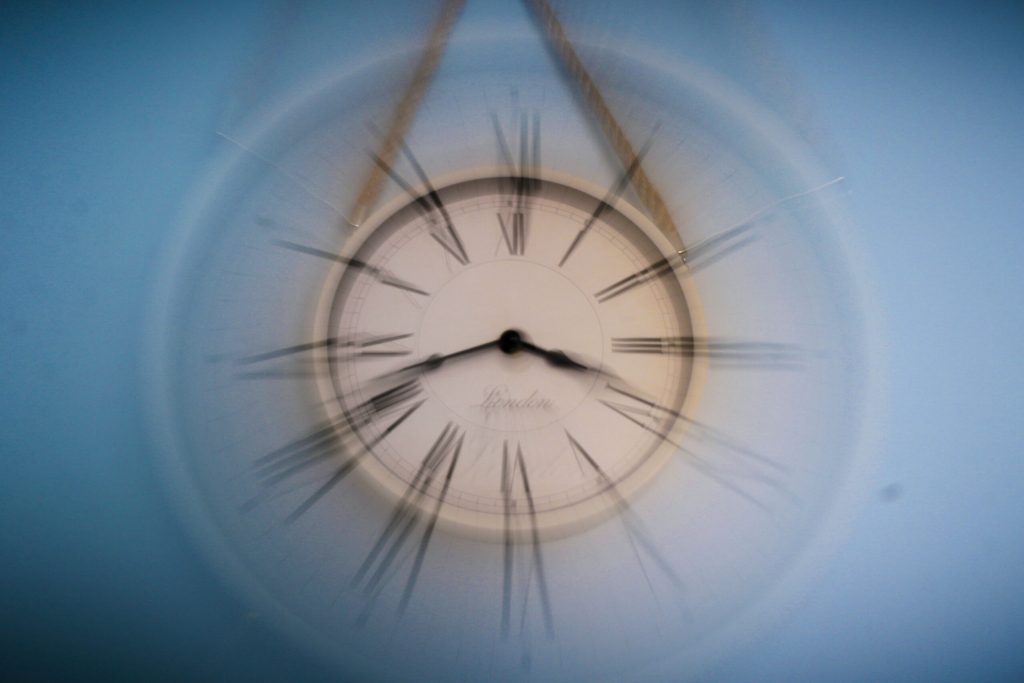 Inicia horario de verano: Revisa la hora oficial en Chile