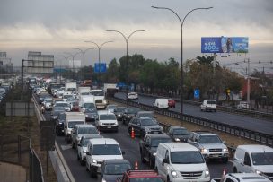 Más de 500 mil automóviles saldrán de Santiago en Fiestas Patrias: conoce el plan de contingencia