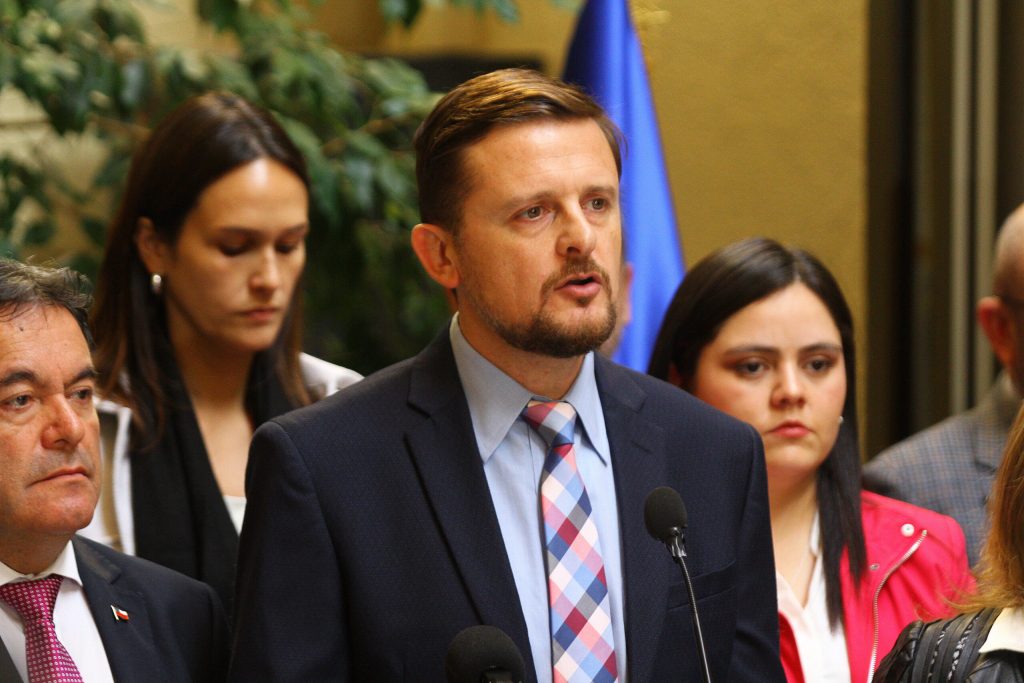 Diputado Schubert: “Estamos a años luz de lo que debería ser el sistema educacional”