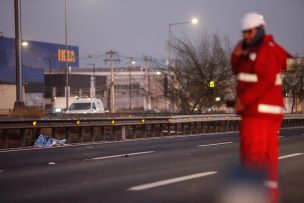 Accidente en Vespucio Norte deja dos muertos: Motociclista atropelló a un peatón