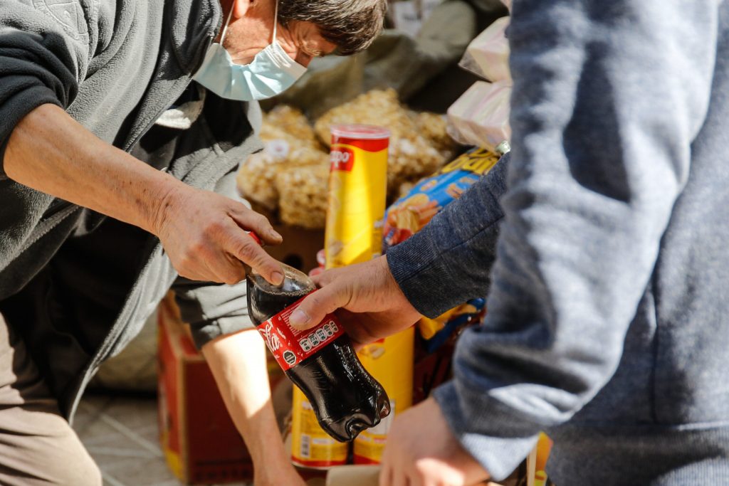 Estudio lapida a bebidas y papas fritas en bolsa: asocian a ultraprocesados con depresión