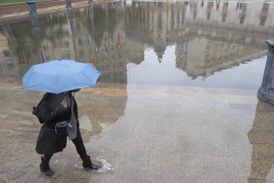 Este miércoles vuelven las lluvias a Santiago: ¿a qué hora iniciarán?