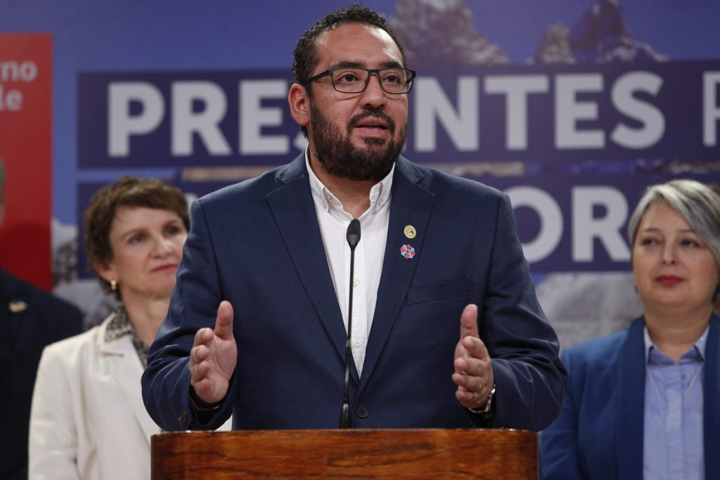 Ministro Cataldo: Suspensión de clases el 11-S busca evitar el “deterioro de  establecimientos educacionales”