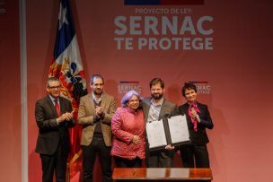 Presidente Boric firma proyecto de ley que dotará al Sernac la facultad de sanciones empresas