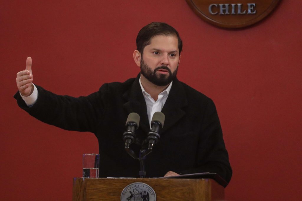 Presidente Boric envía saludo a chilenos en el extranjero: “Cuéntenles de lo lindo que es Chile”
