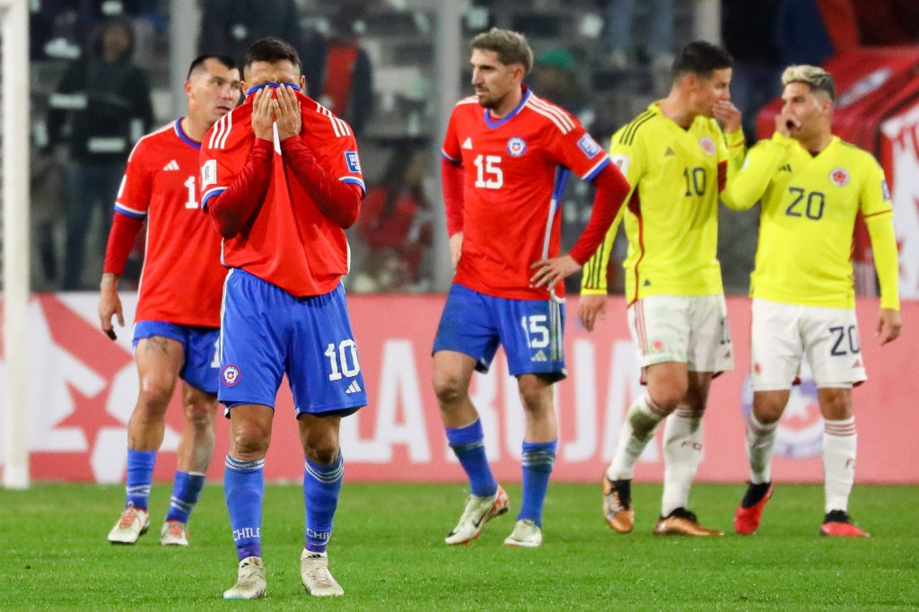 En caída libre: La Roja vuelve a perder puestos en el ranking FIFA