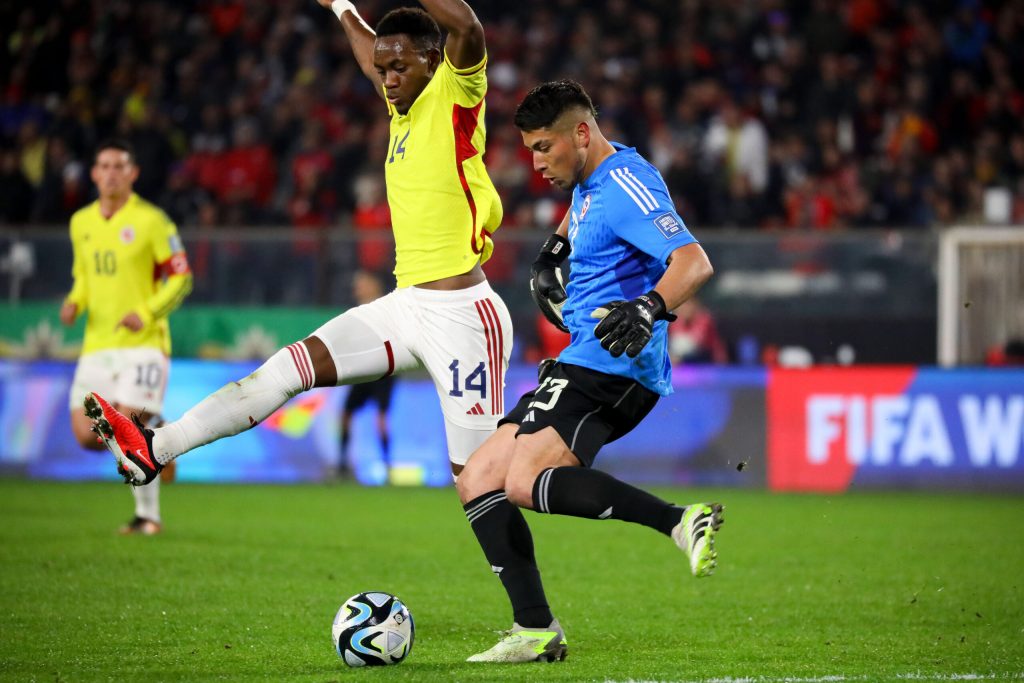 Brayan Cortés criticó la cancha del Monumental: “El estadio estaba mal, en malas condiciones”