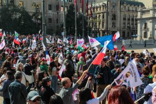 Manifestaciones a favor y en contra del Presidente Boric se registran en la capital