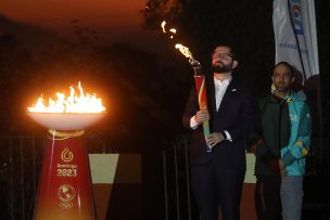 Presidente Boric recibe el Fuego Sagrado de los Juegos Panamericanos de Santiago 2023