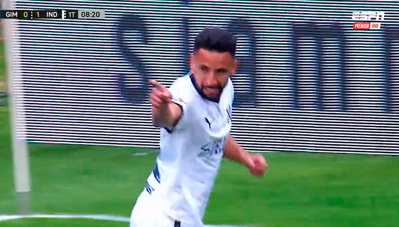 Mauricio Isla marcó su primer gol con Independiente en triunfo sobre Gimnasia