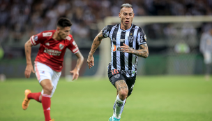 Atlético Mineiro respalda a Eduardo Vargas tras amenazas de barristas