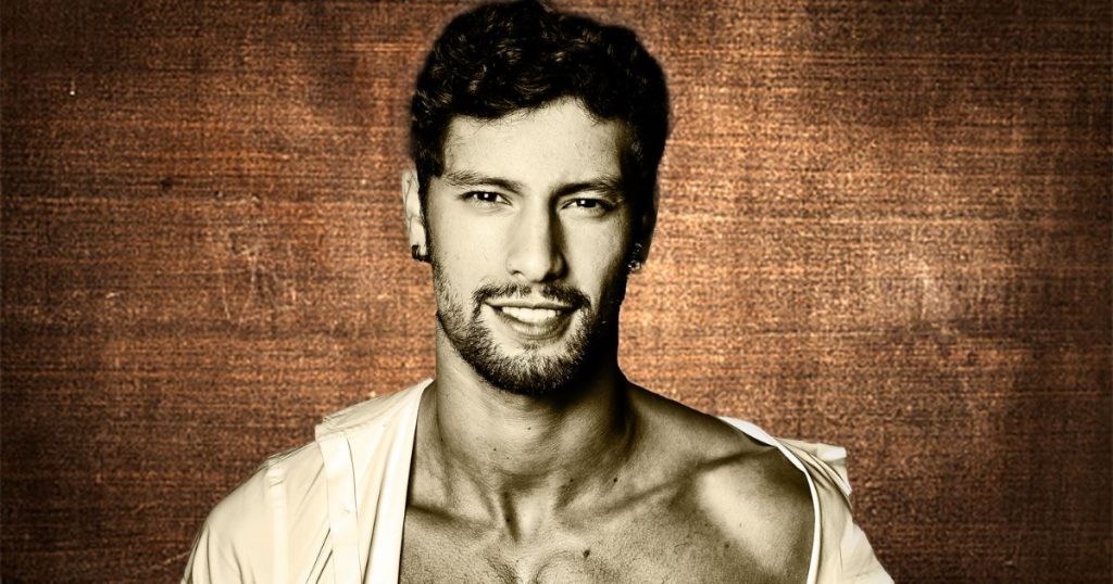 “Soy muy coqueto”: Jhonatan Mujica, modelo chileno de Dolce & Gabanna, se suma al reality “Tierra Brava” de Canal 13