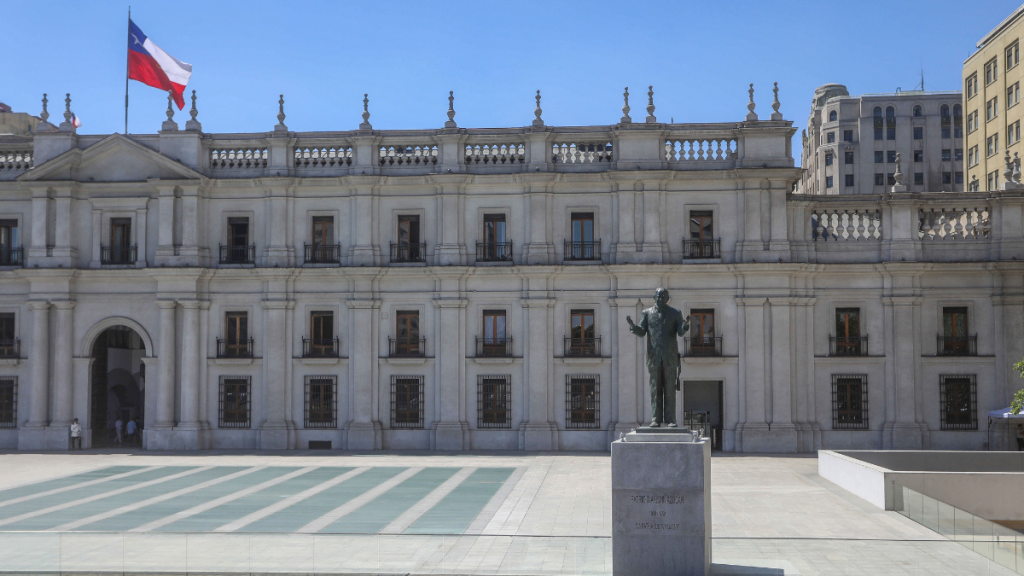 Gobierno confirma renuncia de Antonia Rozas tras muerte de gásfiter en La Moneda