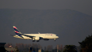 Latam presentará acciones legales tras aviso por supuesta bomba que obligó a cancelar vuelo de Santiago a Iquique