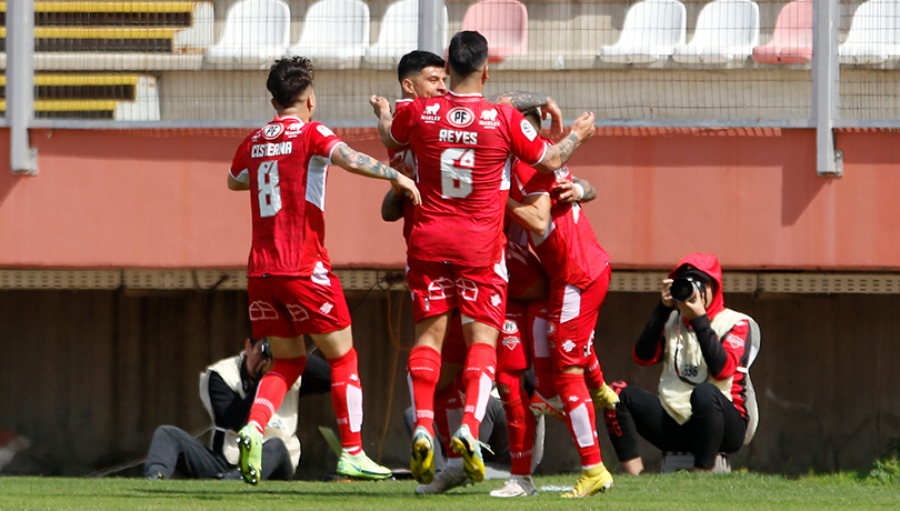 Ñublense golea a Curicó Unido y lo hunde en la tabla de posiciones