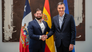 Presidente Boric agradece a Pedro Sánchez la retirada de la Gran Cruz al Mérito Militar a Augusto Pinochet