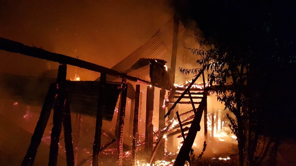 Matrimonio fue herido de bala en ataque incendiario a fundo de Angol