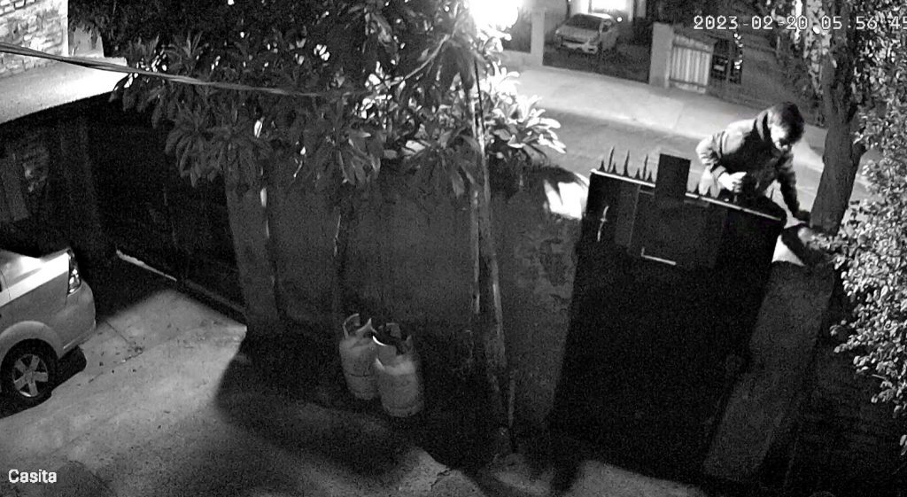 La Reina: Carabineros detuvo a sujeto que entraba a casas para robar