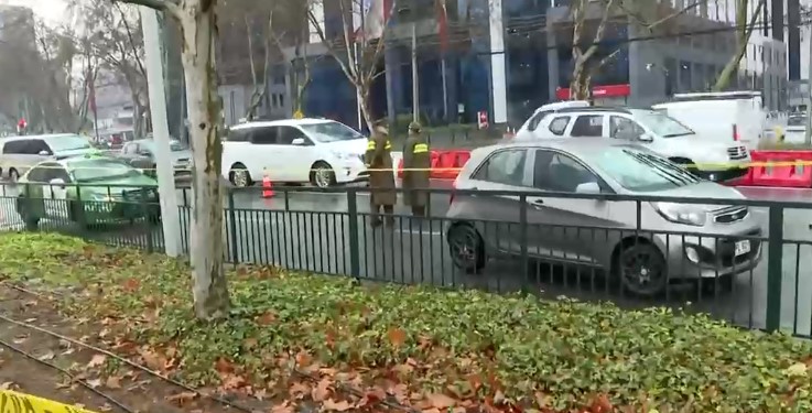 Encuentran persona sin vida al interior de vehículo en Las Condes