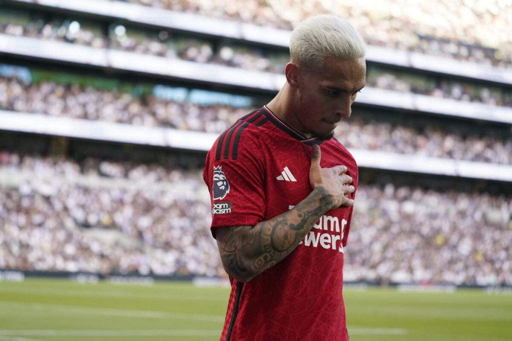 Antony fue apartado provisoriamente del plantel del United tras acusaciones de violencia doméstica en su contra