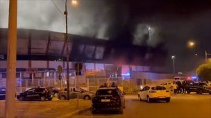 ¡Insólito! “Hinchas” incendian estadio del fútbol italiano tras derrota de su equipo